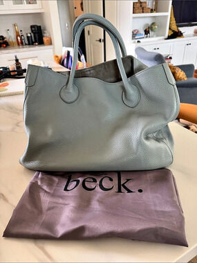Beck Medium Classic Leather Beck Bag Gray Tote